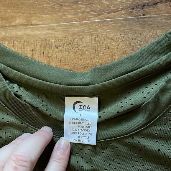 NWT Zyia tee size large. - Picture 2 of 5